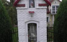 Kapliczka Maryjna  znajdująca się na posesji p. K. Ślemp
